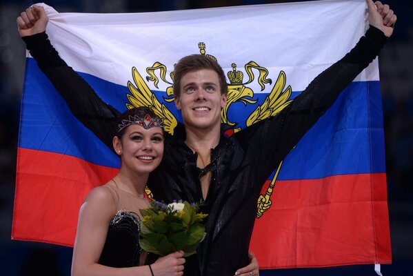 Skater bei Wettbewerben mit russischer Flagge