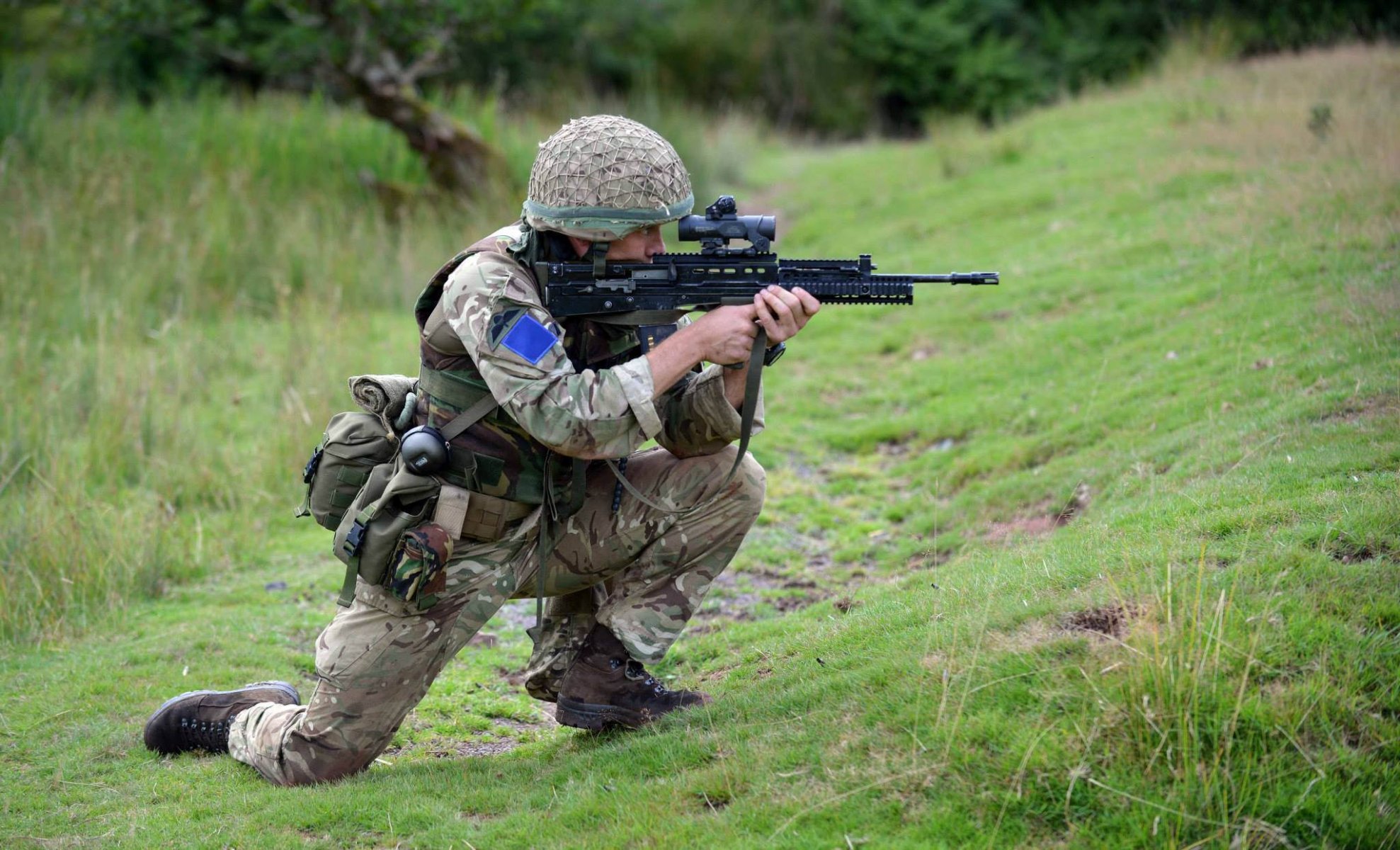 régiment de parachutistes britanniques soldat armes