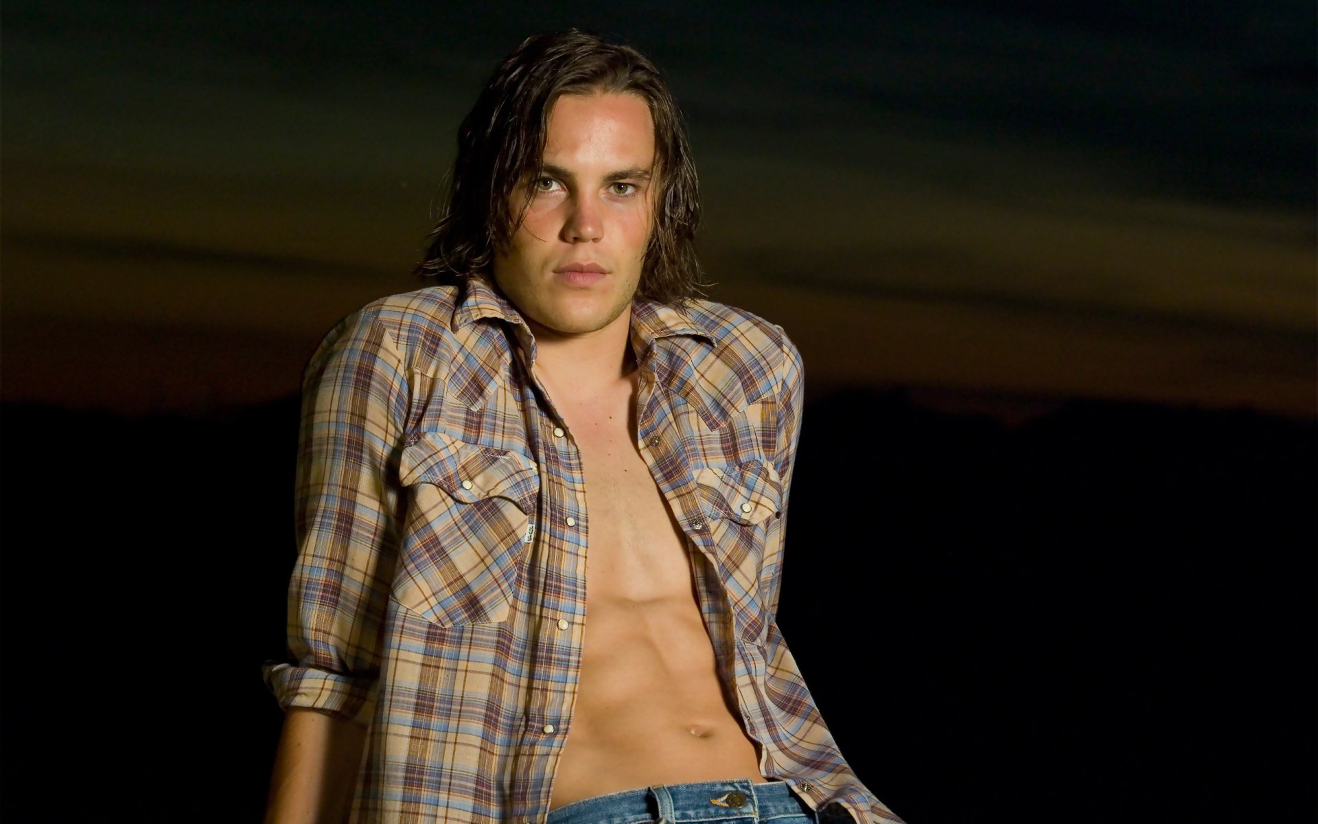 taylor kitsch taylor kitsch kerl männlich aussehen schauspieler hemd oberkörper