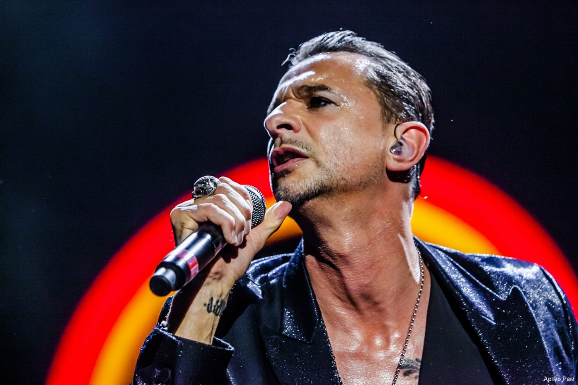 david gahan depeche mode delta-maschine willkommen in meiner welt mikrofon