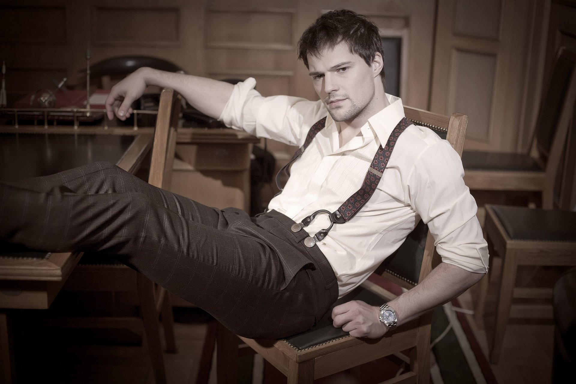 danila kozlovsky sitting pose chair face view