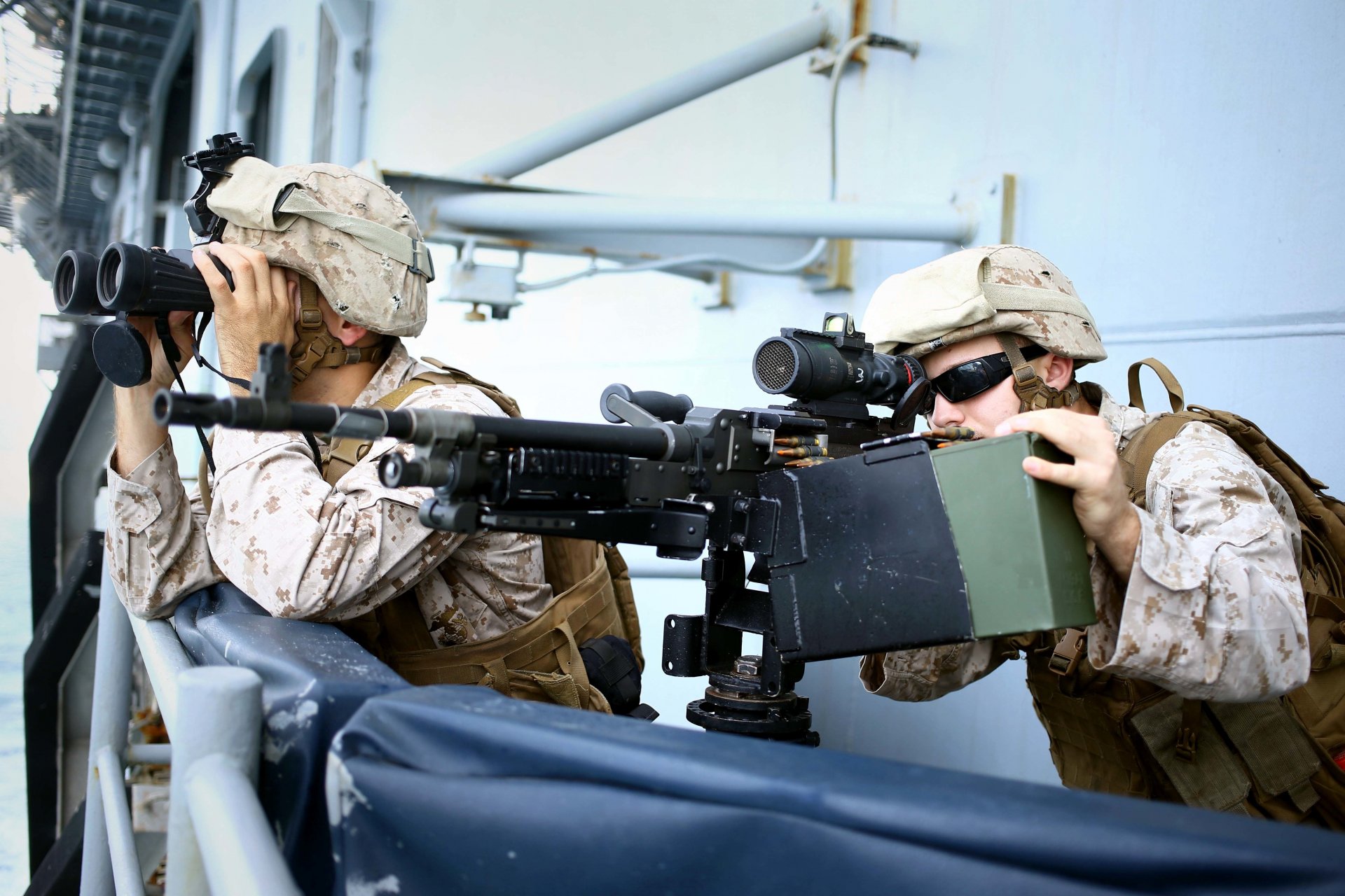 soldats armes armée