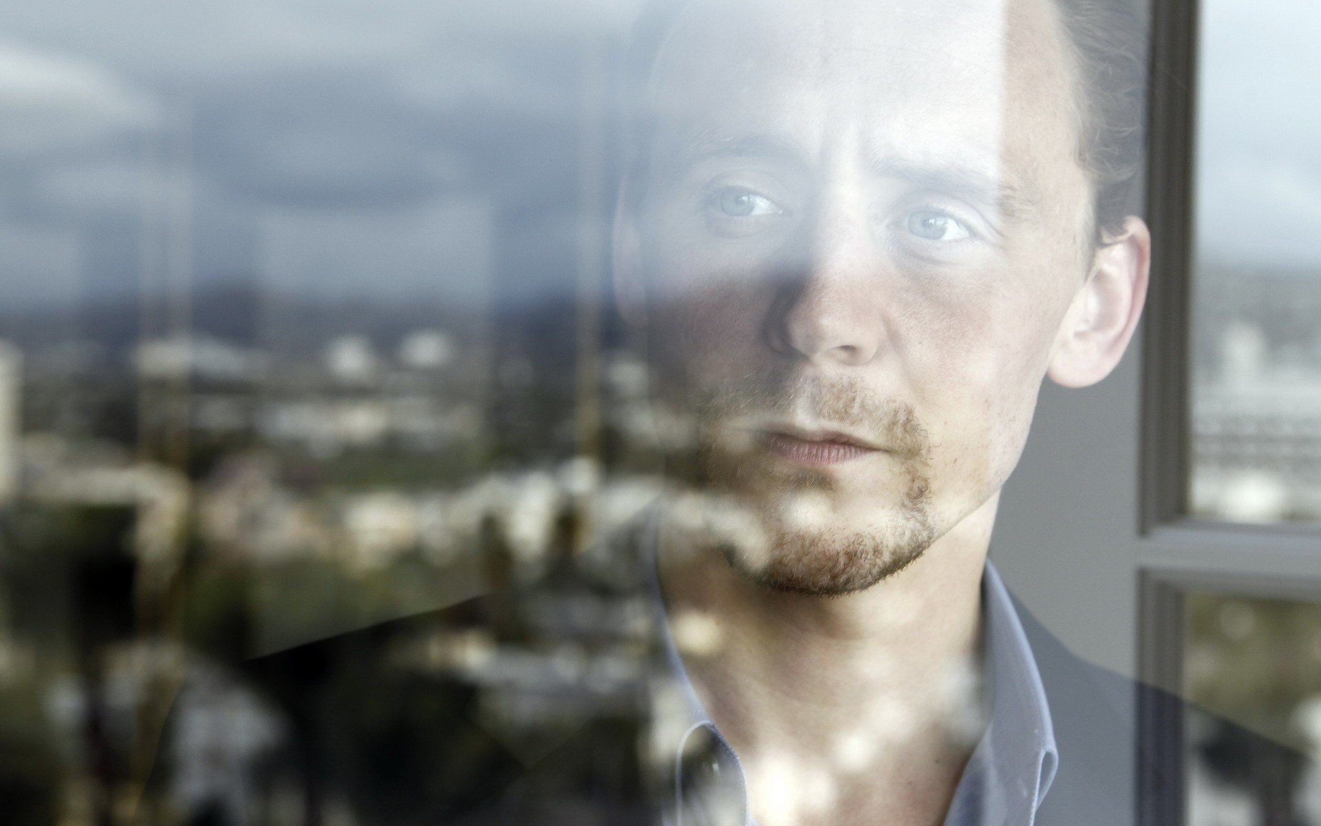 hiddleston tom hiddleston actor man window