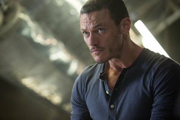 Photo of actor luke Evans