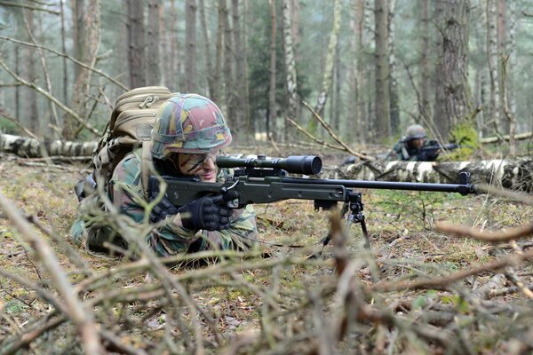 Soldat de l armée belge sur le terrain