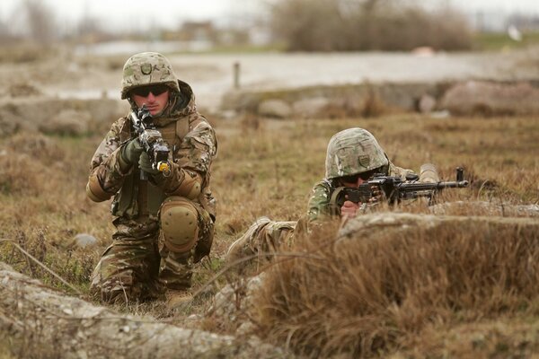 In the photo there is an image of two soldiers in uniform