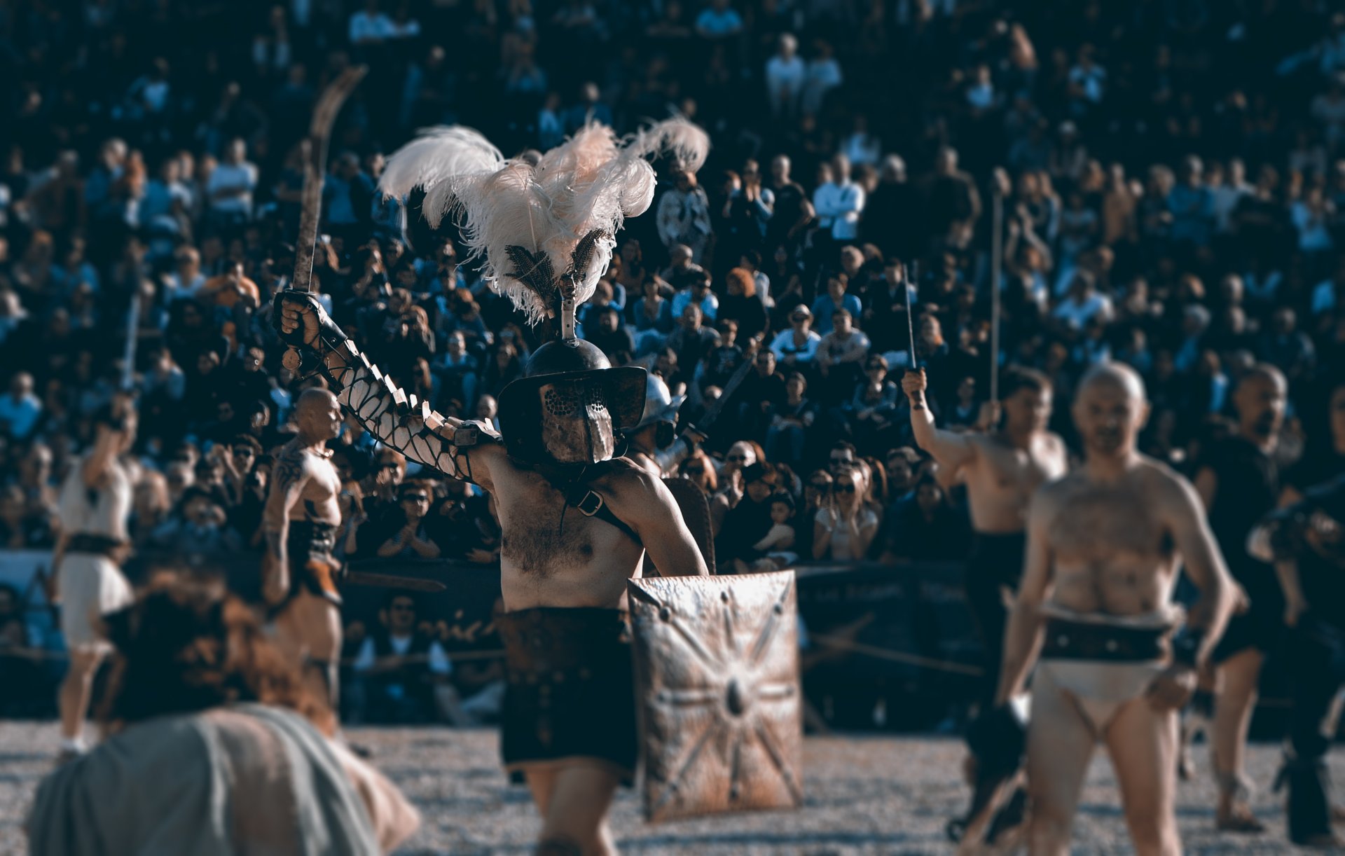 gladiateurs armure casque bouclier arène