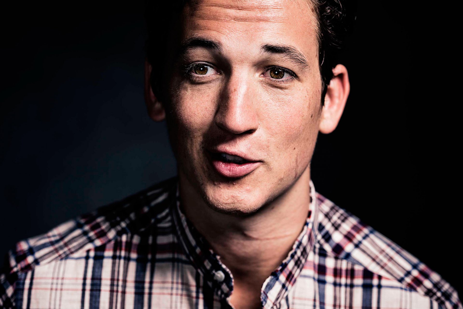 teller miles teller sesja zdjęciowa do filmu bicz obsesja