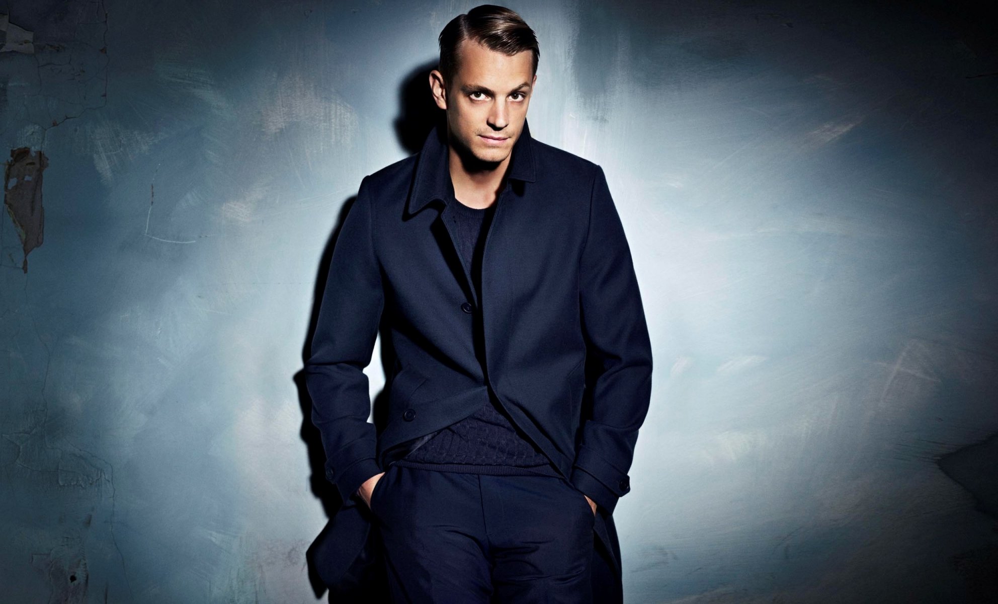 kinnaman yuel kinnaman actor man coat wall