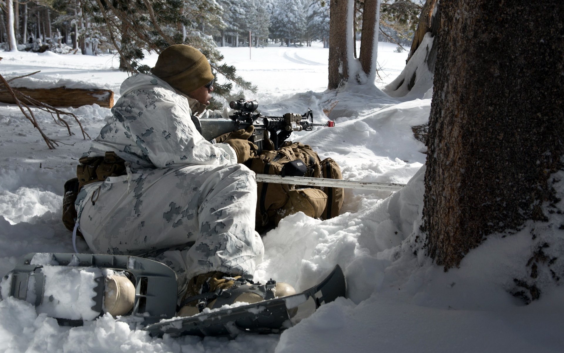 united states marine corps men weapon