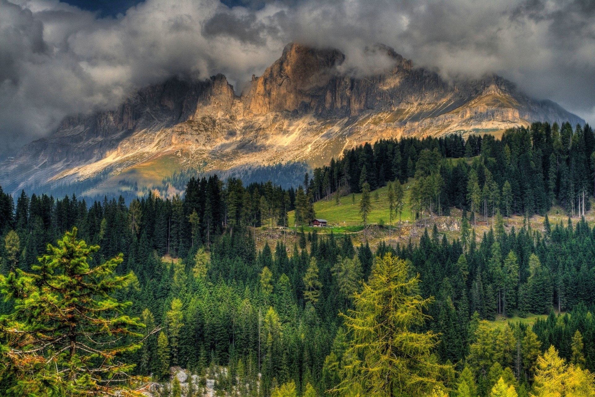 roccia montagne cottage foresta luci alberi nuvole estate natura paesaggio