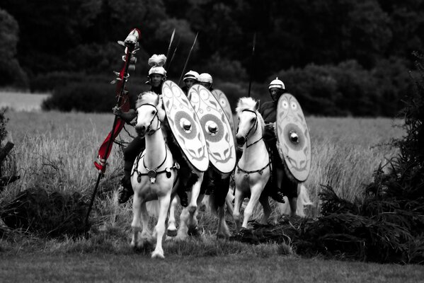 Tropas romanas a caballo blanco