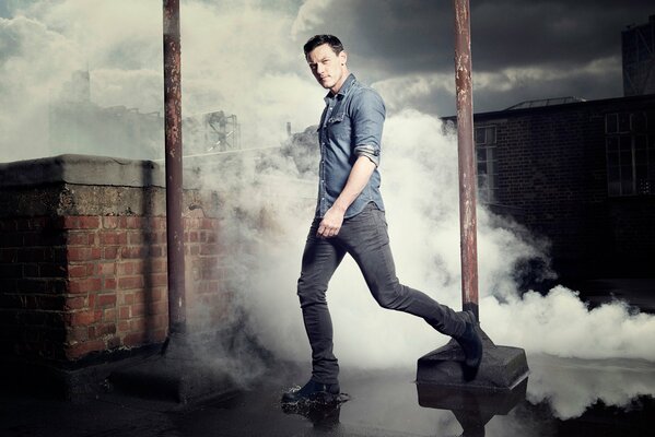 Sesión de fotos en el humo de Luke Evans