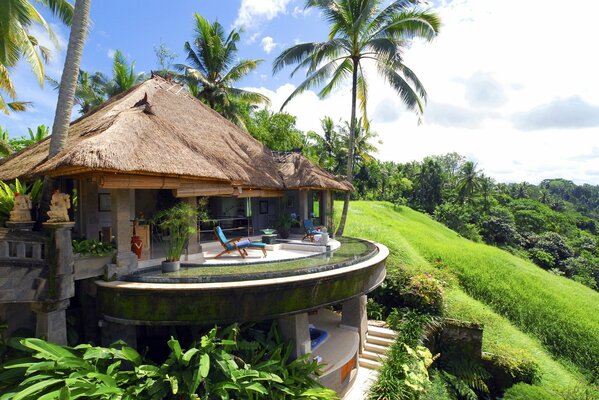 Gemütliches Haus auf einem Hügel mit Veranda