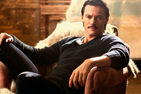 Brutal photoshoot de Luke Evans