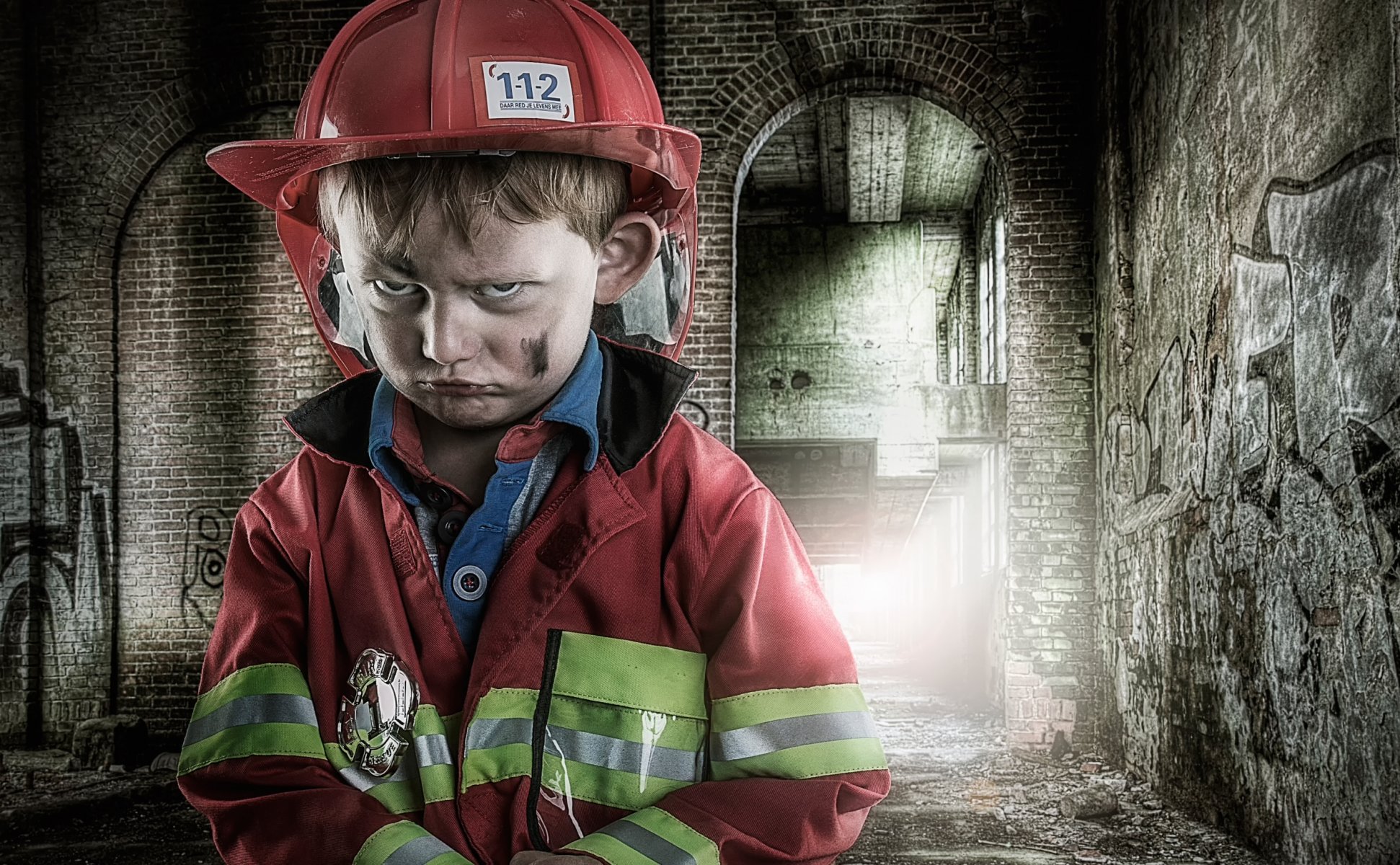 niño retrato joven bombero