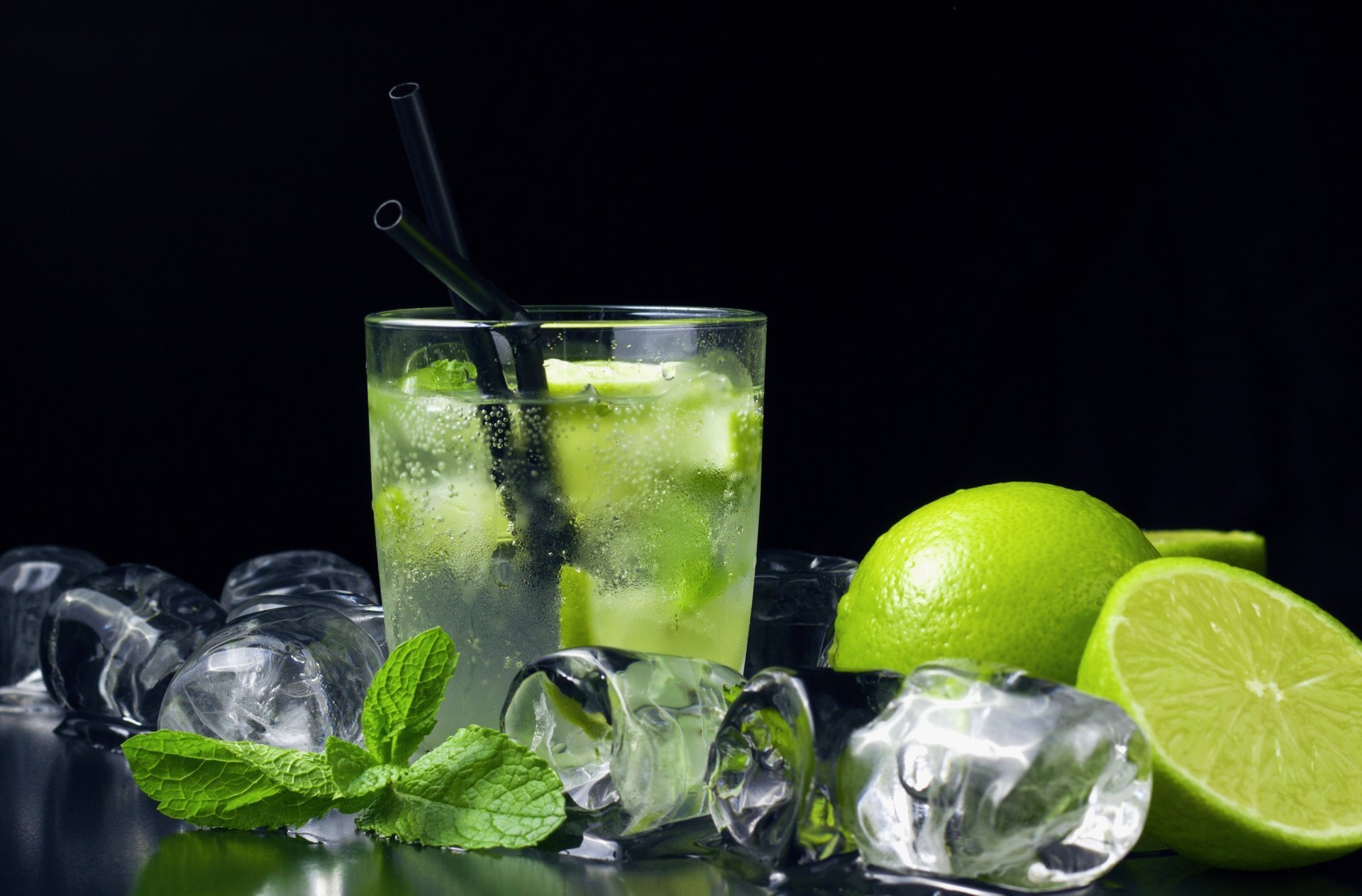 mojito ice lime mint cocktail