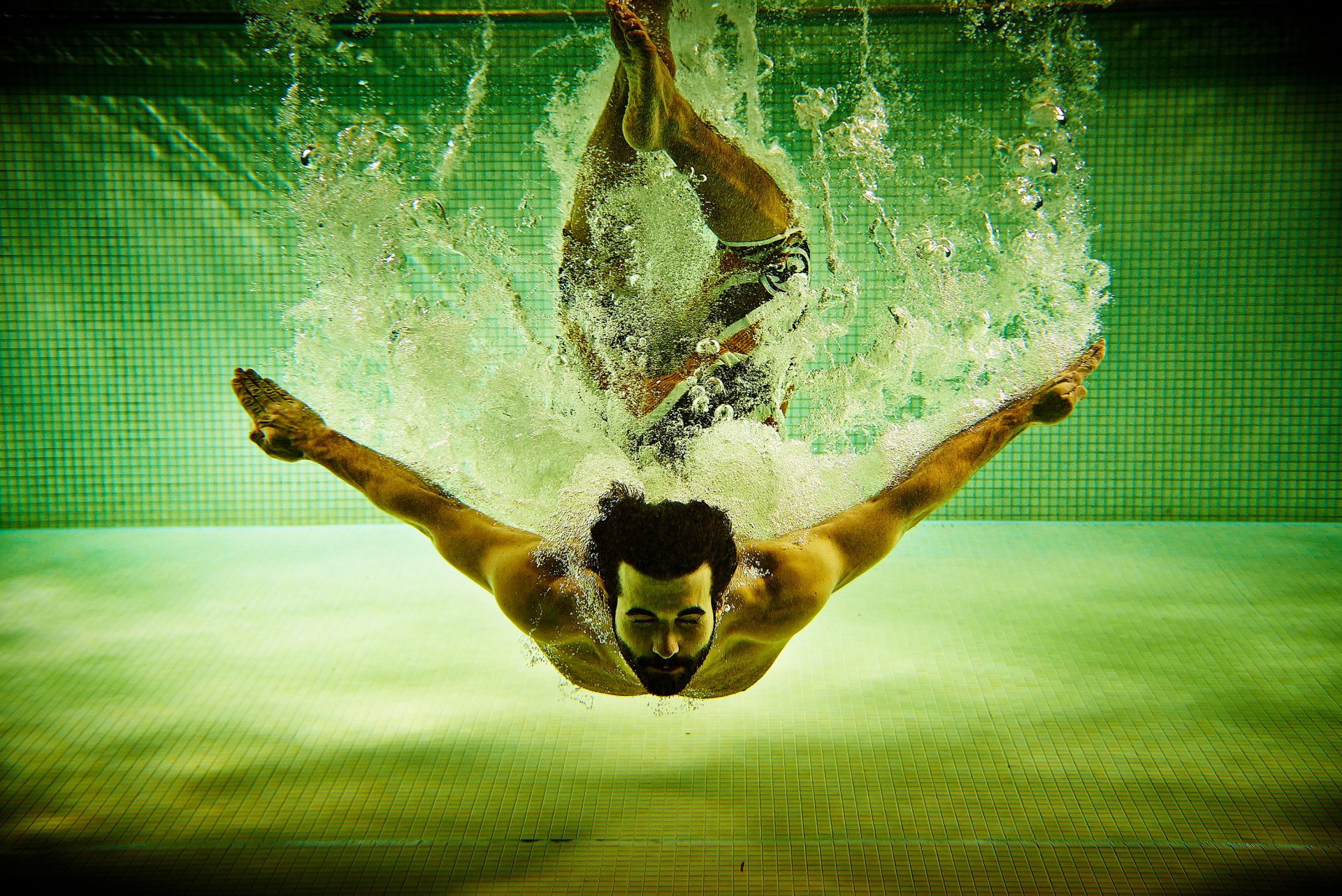 uomini piscina acqua sport spruzzo maschio spruzzo