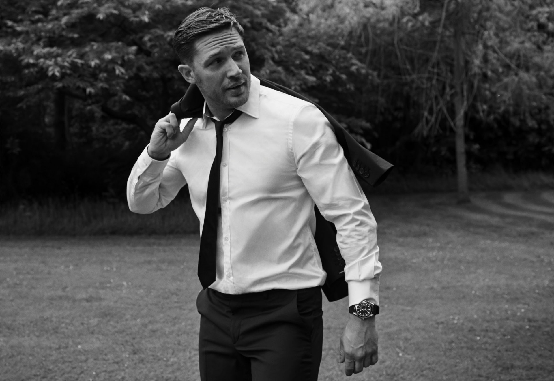 hommes acteur tom hardy costume cravate pub style look arc montre