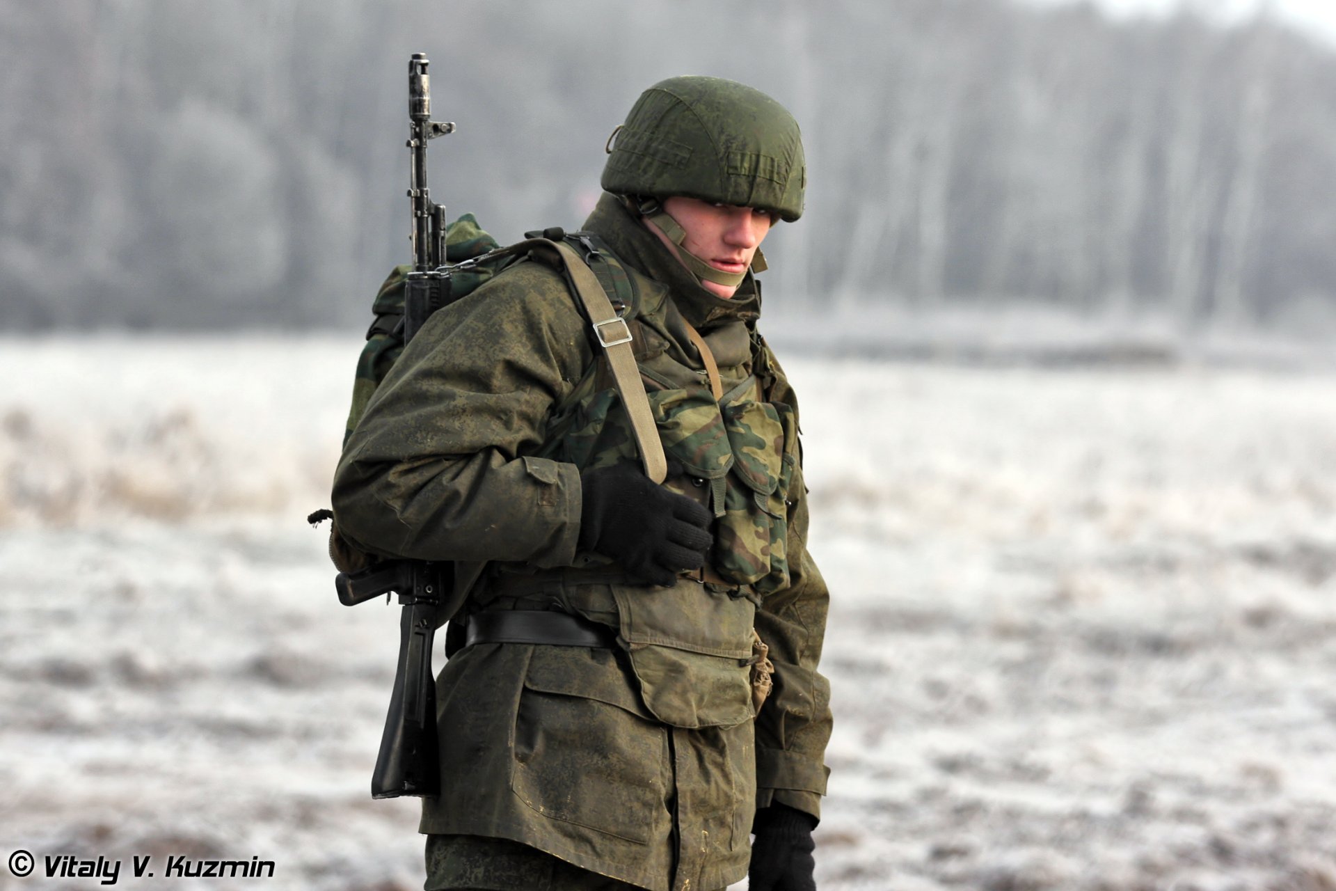 soldat troupes aéroportées parachutiste forces armées de la fédération de russie combattant