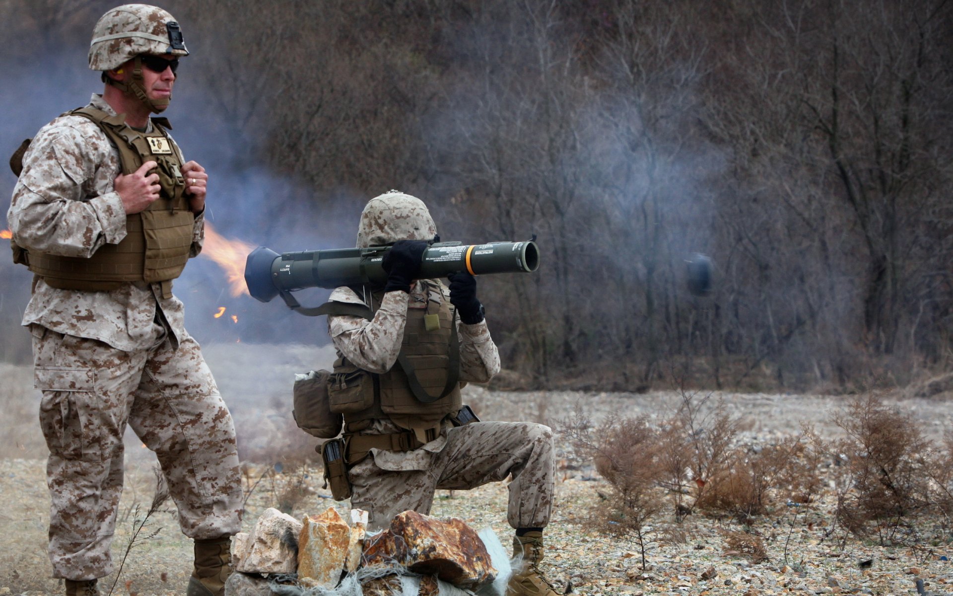 at-4 licht anti-rüstung waffen soldaten waffen