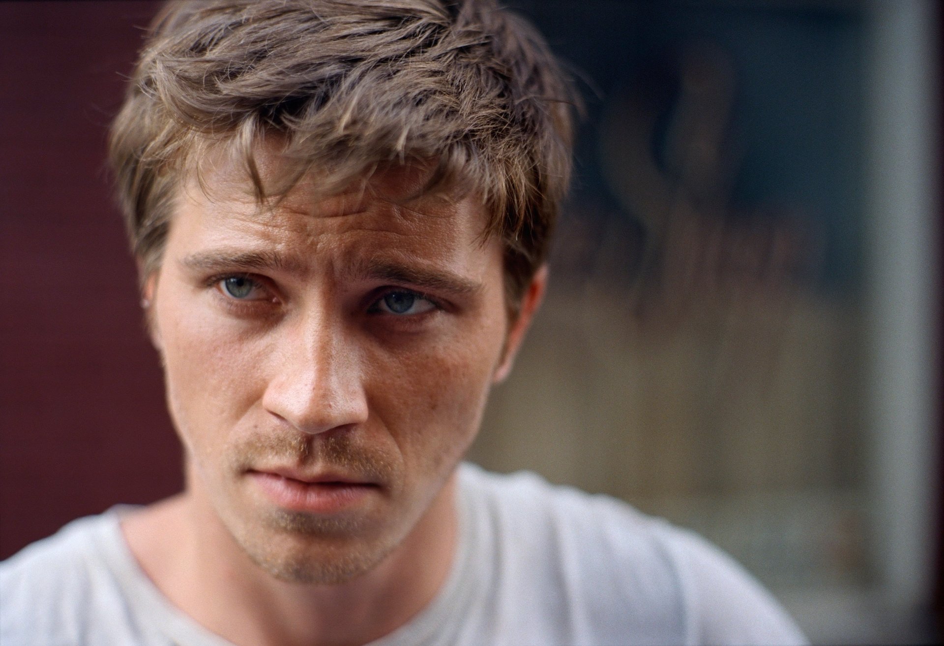 garrett hedlund portret spojrzenie