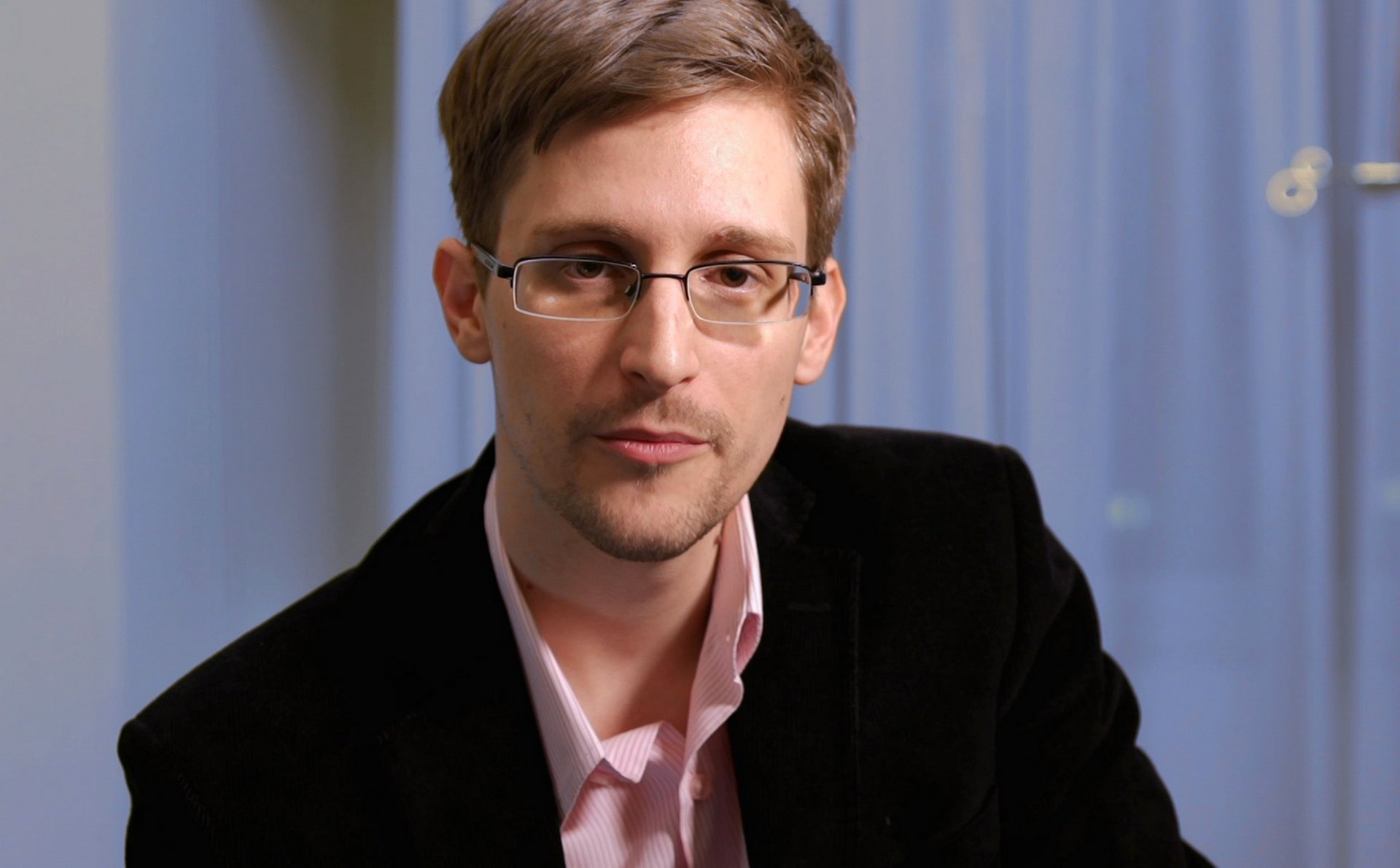 edward joseph snowden dénonciateur traître dissident patriote