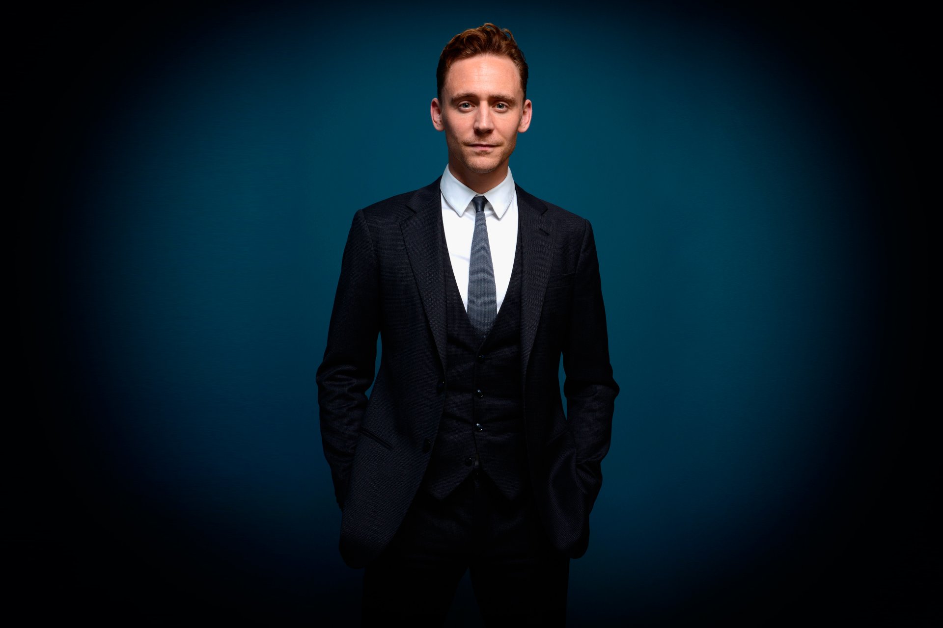 tom hiddleston background