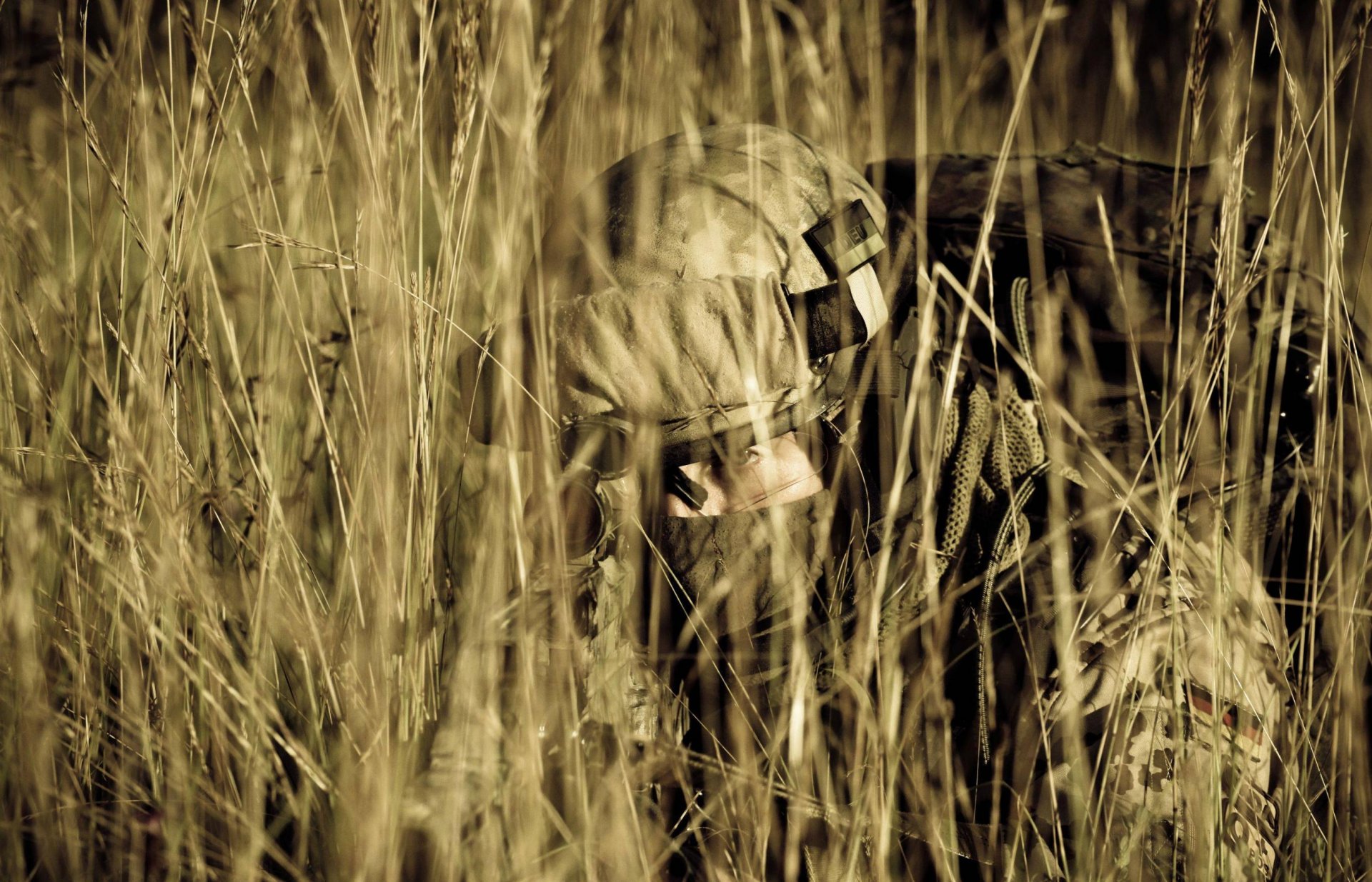 soldat bundeswehr allemagne automatique équipement embuscade herbe