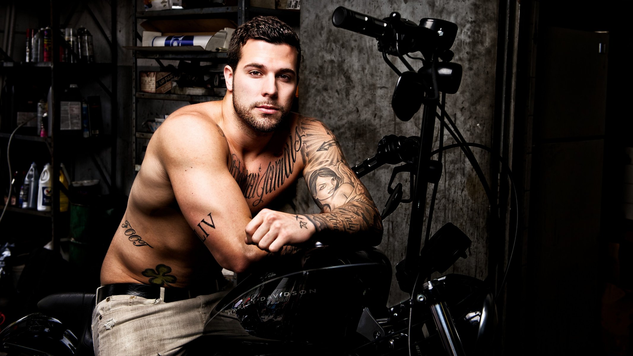 homme tatouages homme moto harley harley davidson