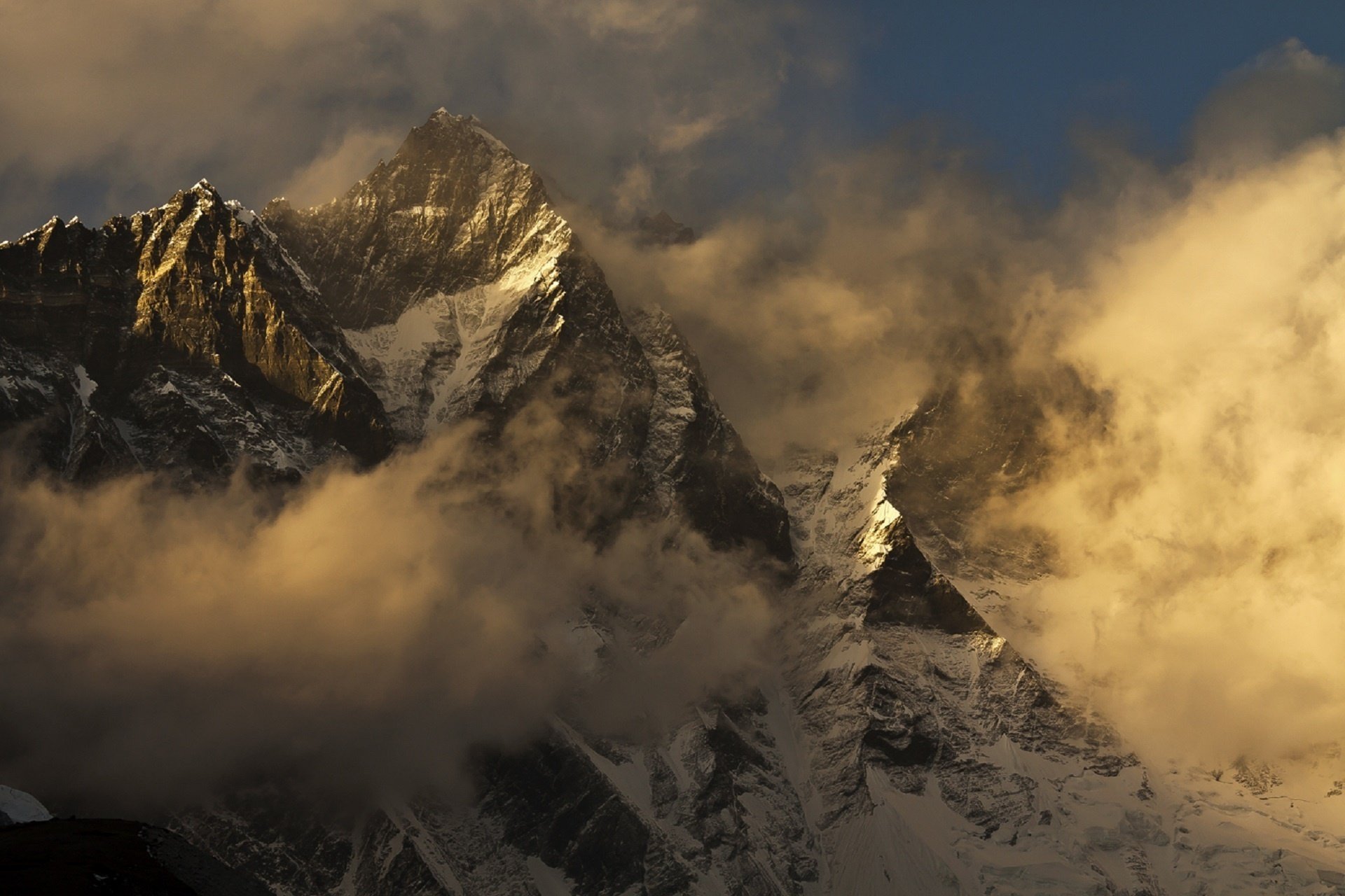 lhotse mountains tops the sky clouds lighting the himalaya