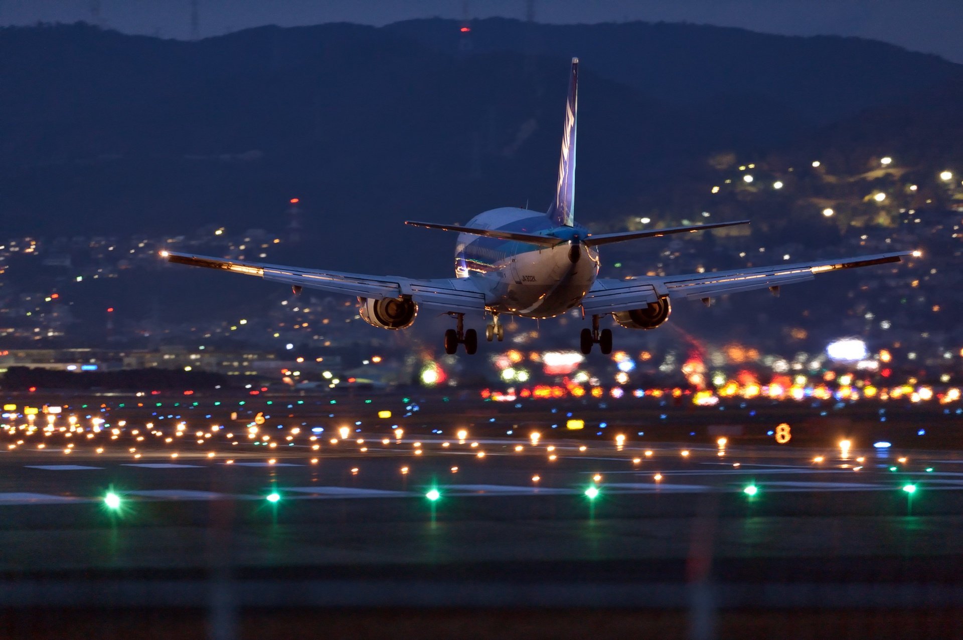 airbus samolot lotnisko noc światła lądowanie