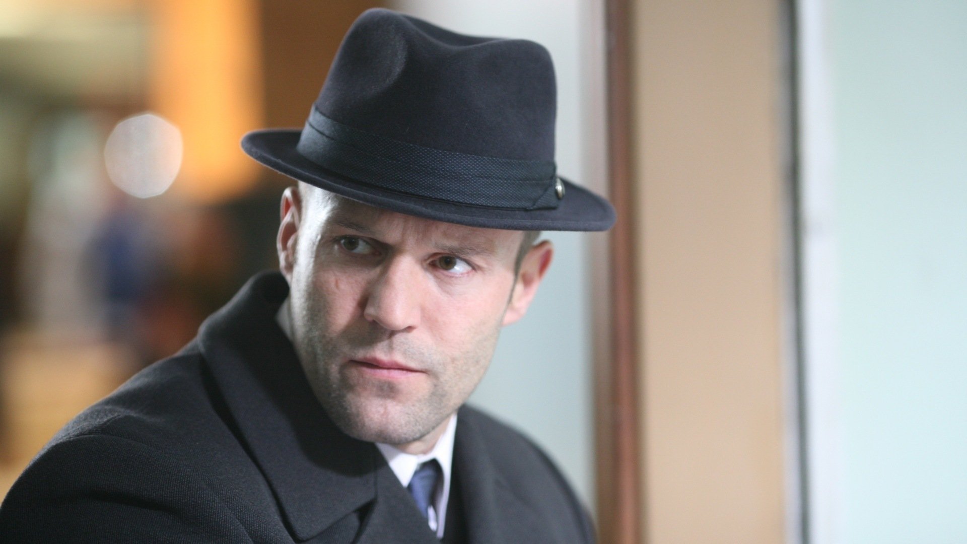 jason statham attore cappello sguardo