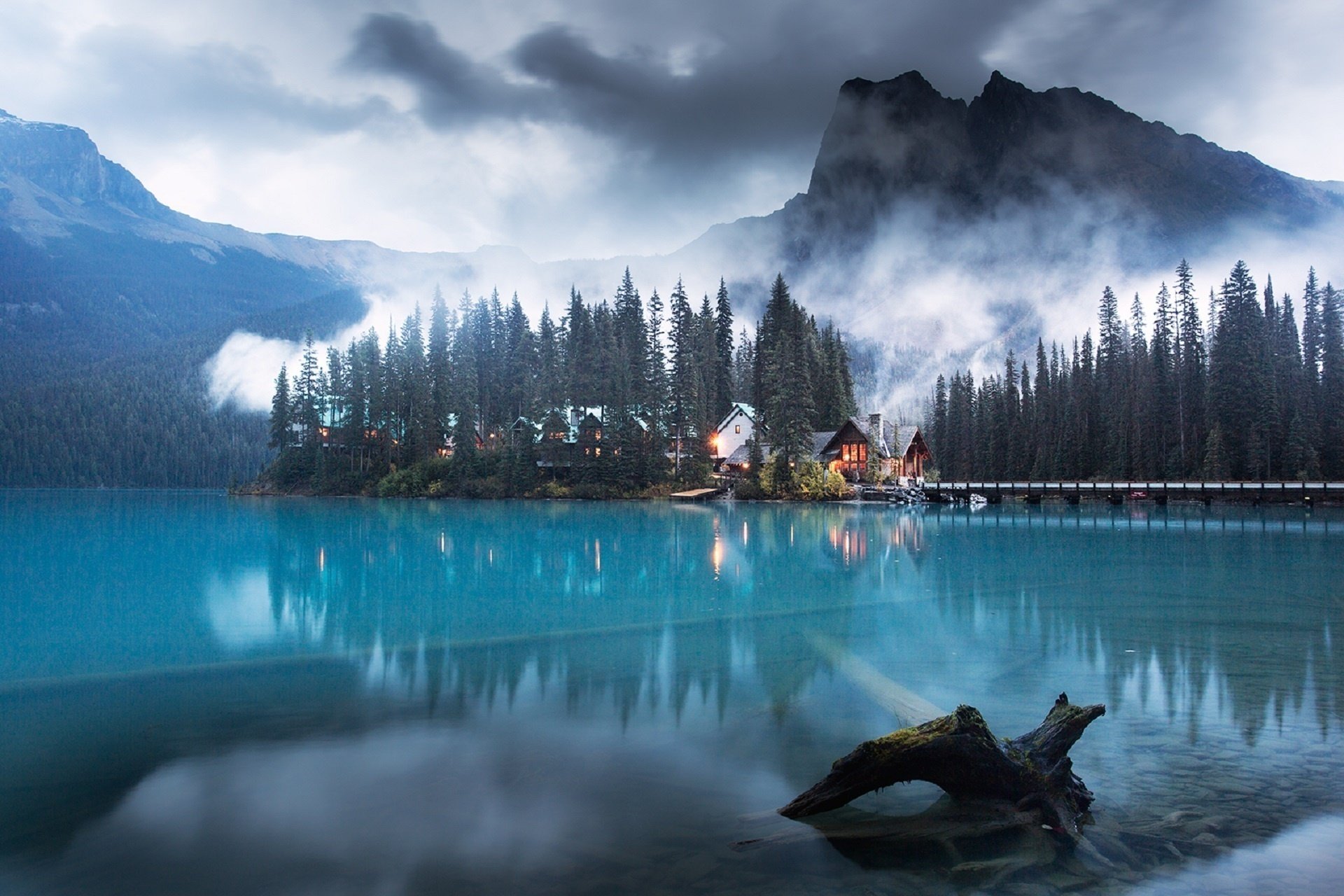 lago esmeralda montañas rocosas canadá