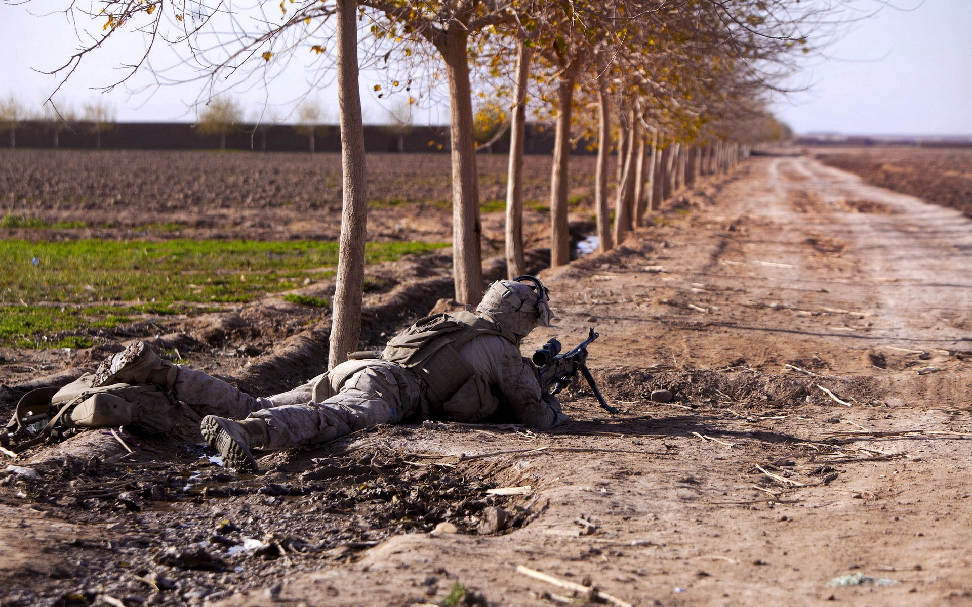 corpo dei marines degli stati uniti soldato armi