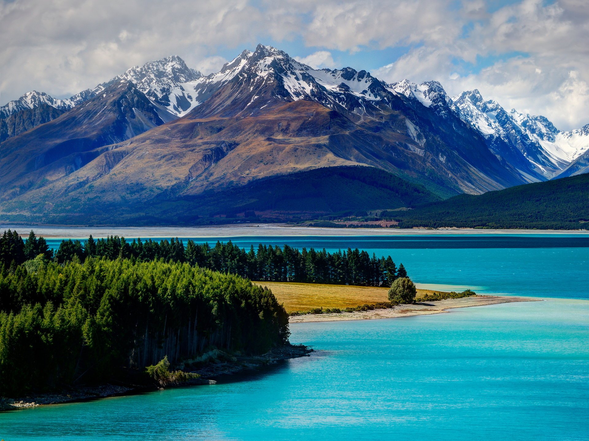 lake tekapo new zealand mountains lake