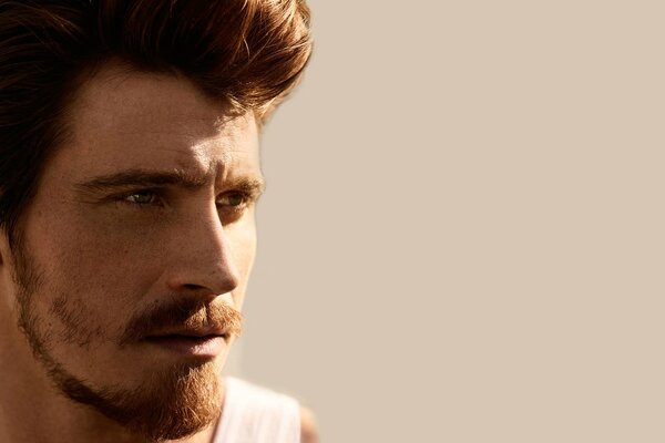 Porträt des Schauspielers Garrett Hedlund