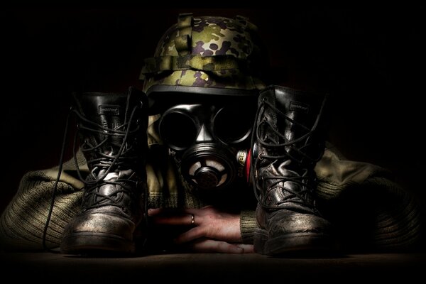 Camouflage Stiefel Gasmaske fog