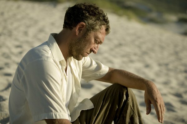 Nachdenklich am Strand von Vincent cassel