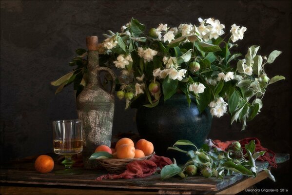 Stillleben mit Aprikosen und Jasminblüten