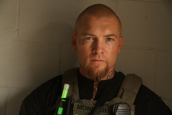 Hombre Calvo Sam Worthington