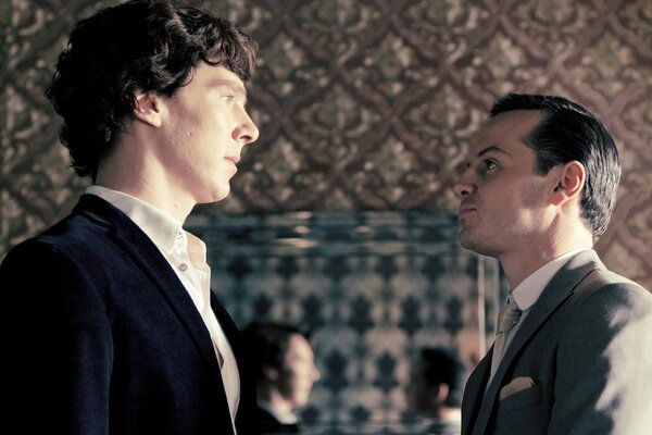 Andrew Scott i Benedict Kemberbatch w serialu Sherlock Holmes