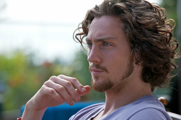 Porträt von Aaron Taylor-Johnson in Nahaufnahme