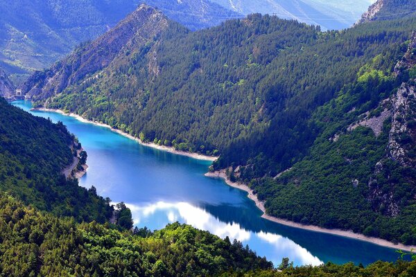 Paisaje de la naturaleza de las alturas de las montañas