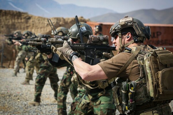 Spezialeinheiten. Feldübungen. Militärische Übungen