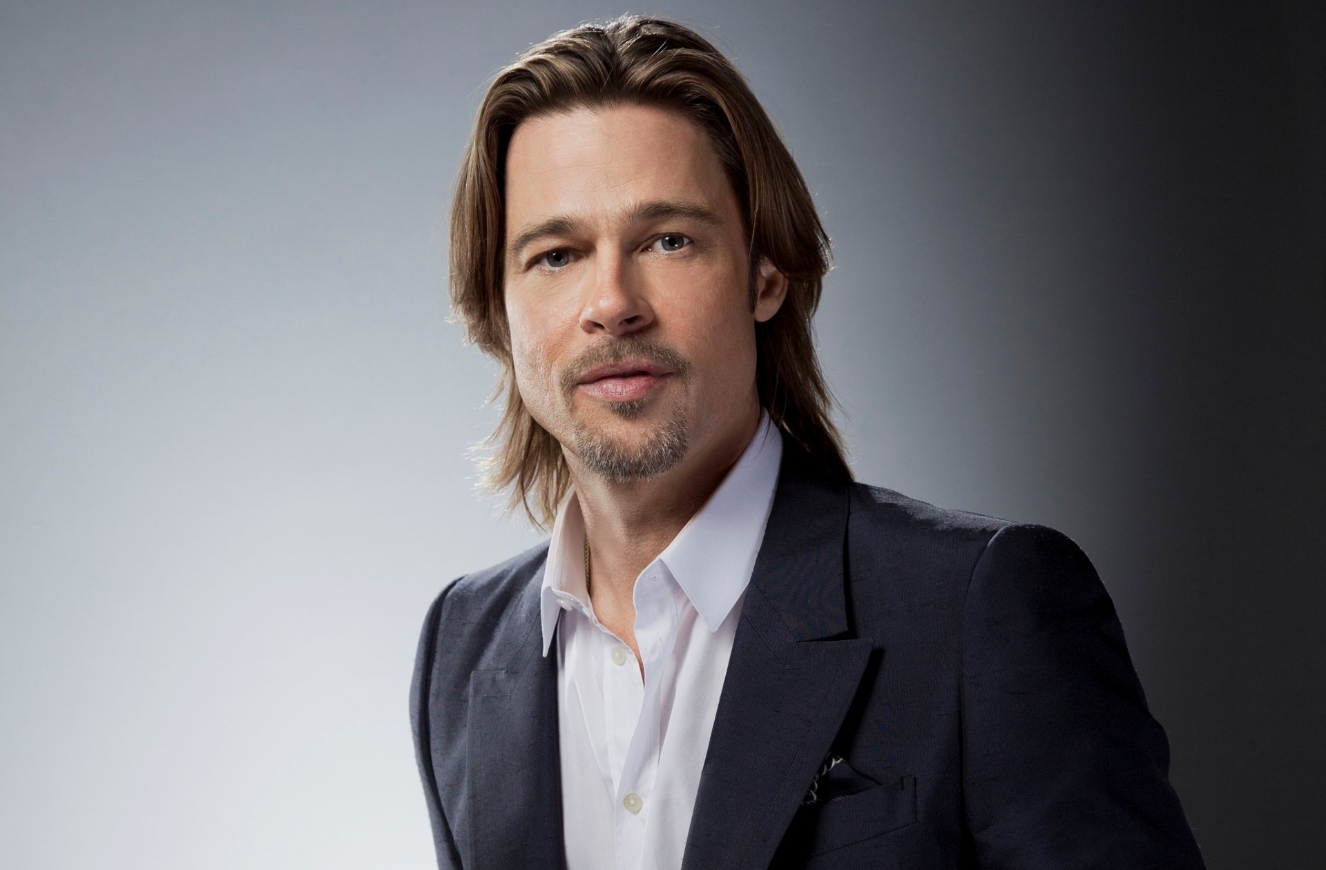 brad pitt hombre actor productor fondo gris