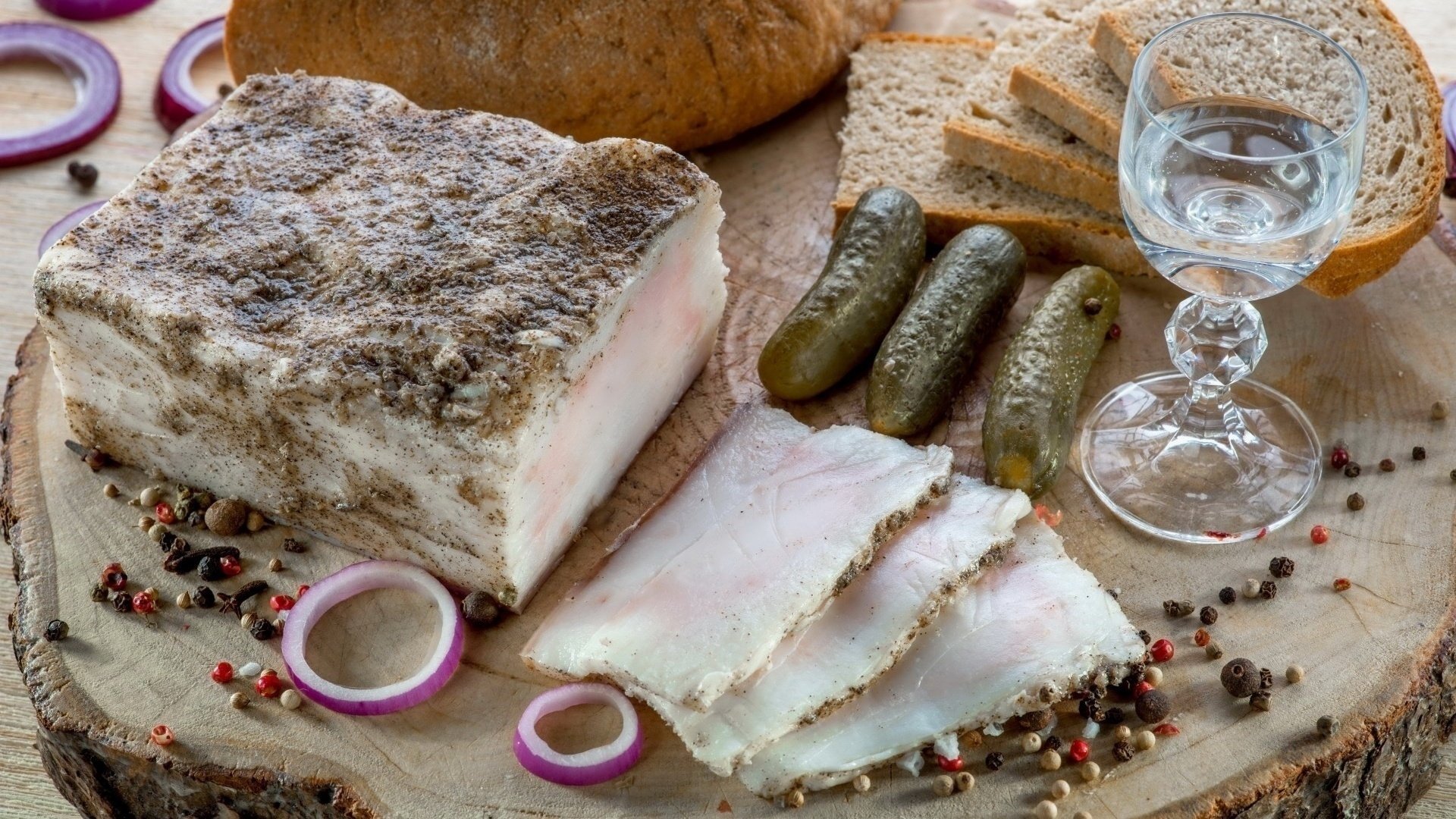 lardo sottaceti spezie cipolle vodka pane