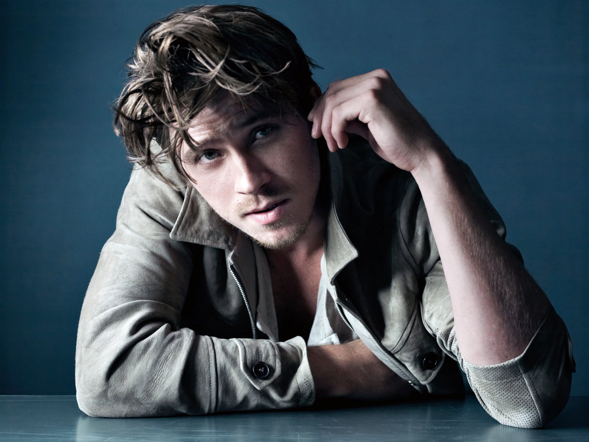 garrett hedlund mężczyzna aktor wygląd kurtka