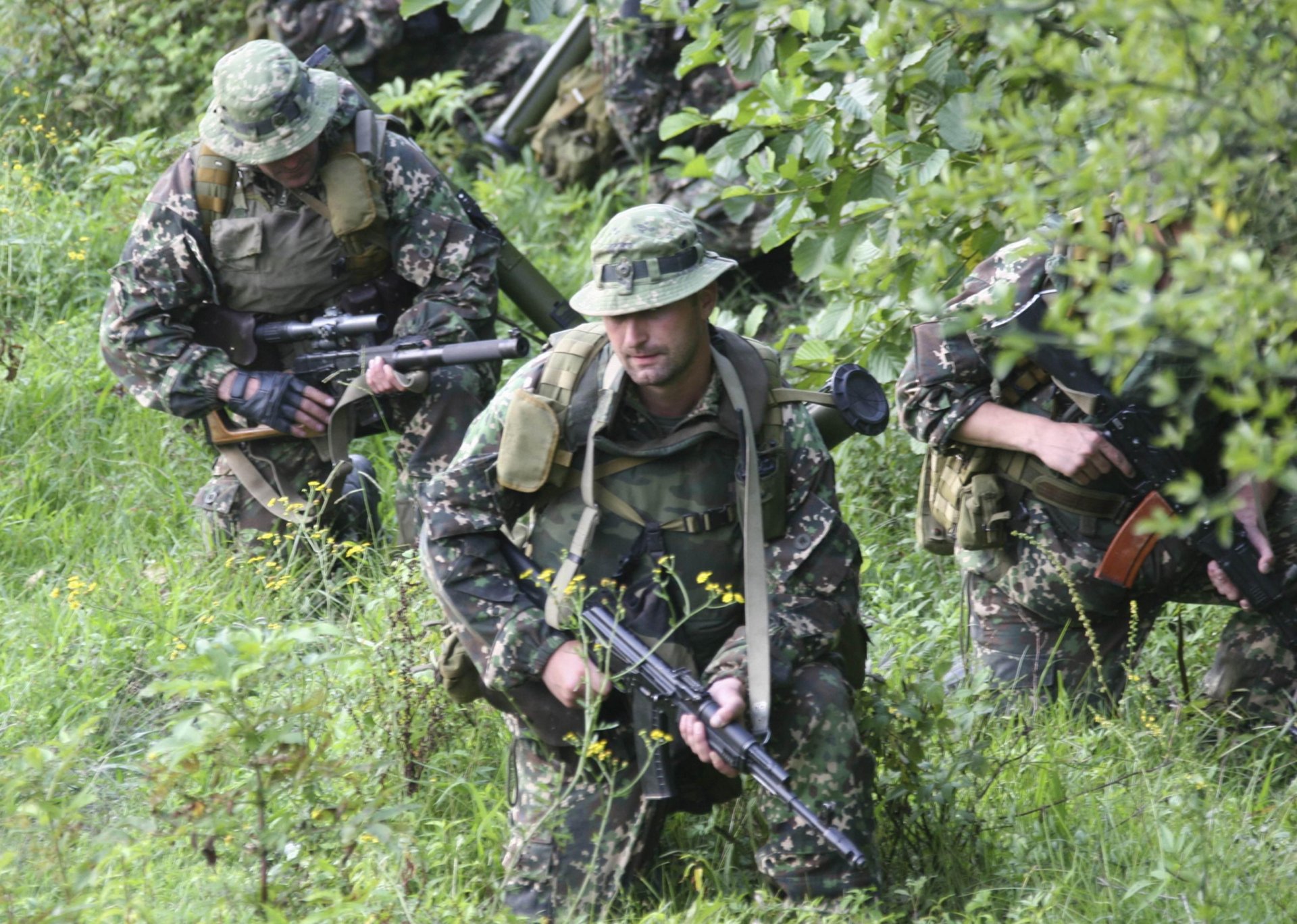 żołnierze siły specjalne ak-74 vss granatnik zielonka wywiad