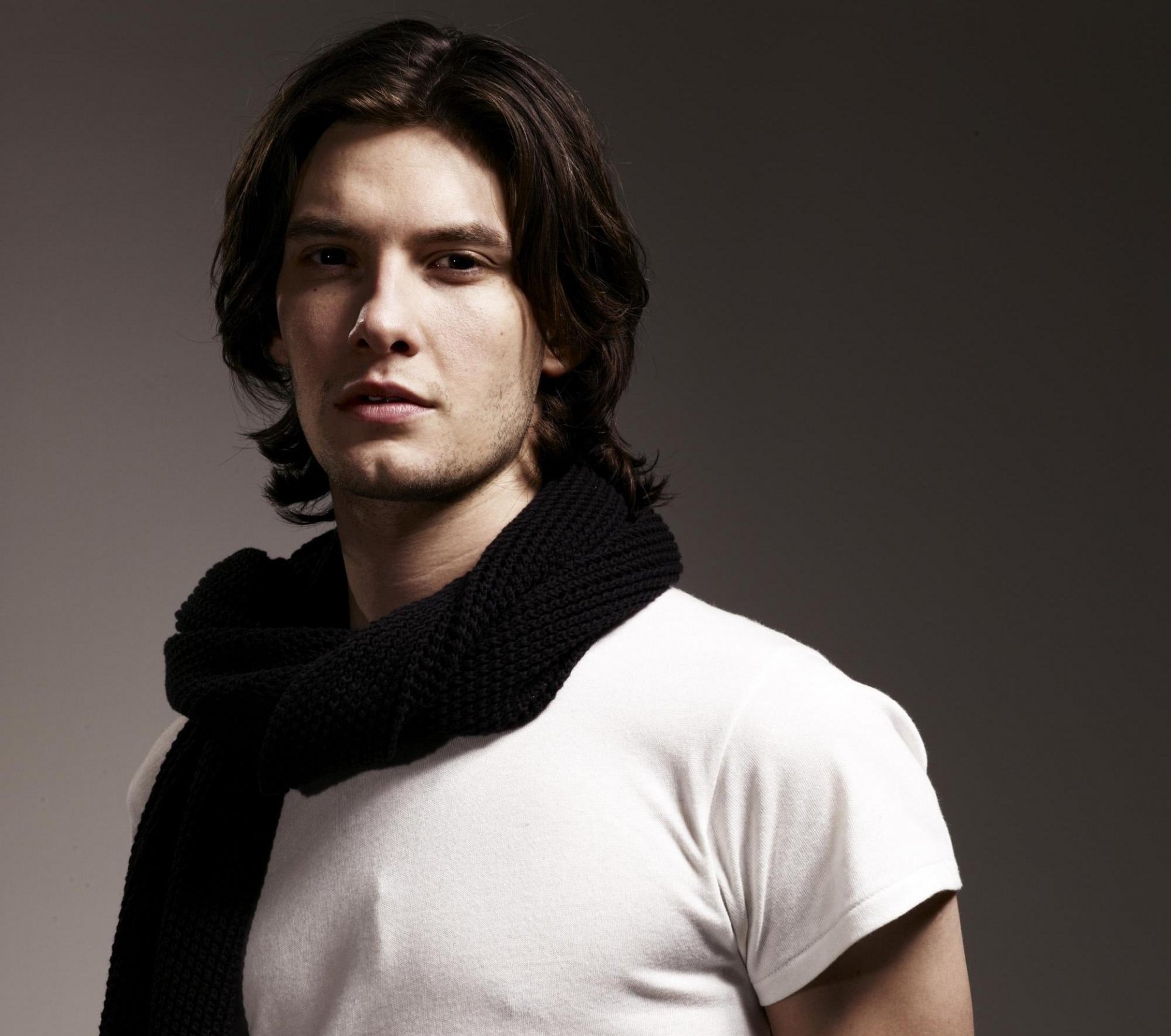 ben barnes actor men scarf